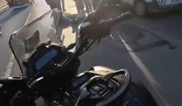 Motosikletli kuryeye arkadan çarpan aracın kaçtığı iddiası