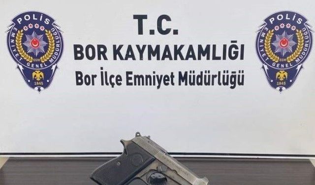 Silah ve çalıntı motosiklet ele geçirildi