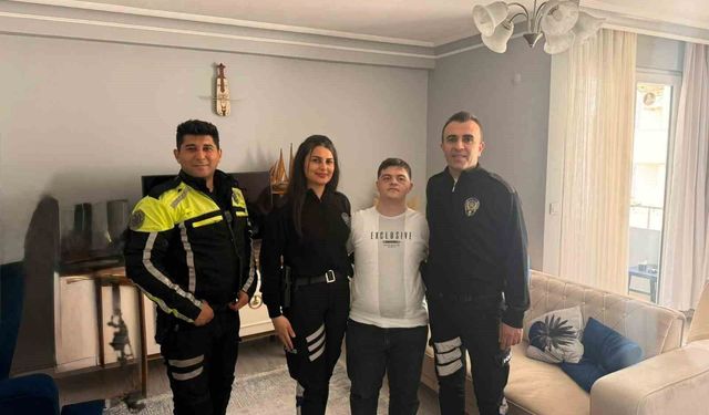 Down sendromlu Melik'e polis ekiplerinden doğum günü sürprizi