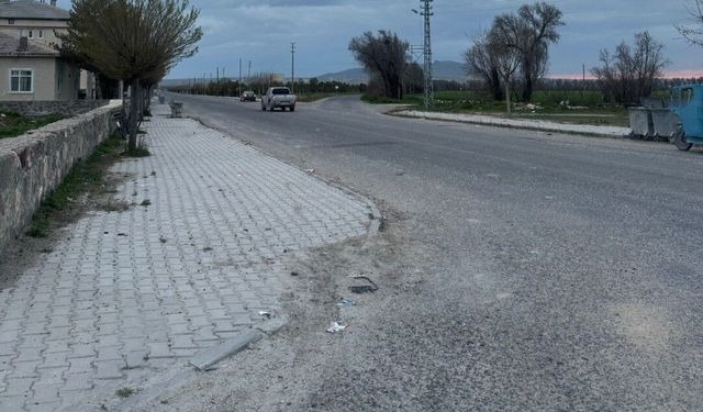 Motosiklet yayaya çarptı: 2 yaralı