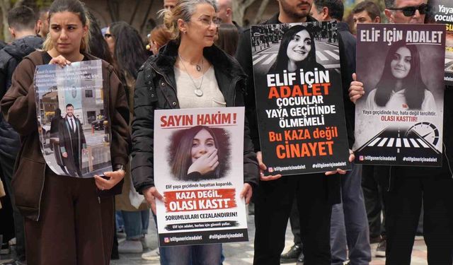 Anne ve babalar, hayatını kaybeden çocukları için Ulus Meydanı'nda bir araya geldi