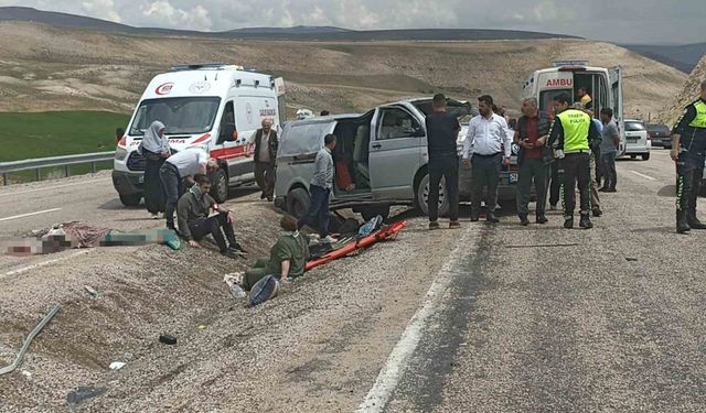 Bayram tatili yolunda feci kaza: 1 ölü 8 yaralı