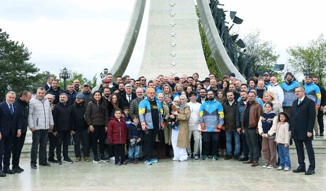 Cumhurbaşkanı Erdoğan, Doğu-Batı Dostluk ve İpek Yolu Rallisi'ne katılan grubu uğurladı