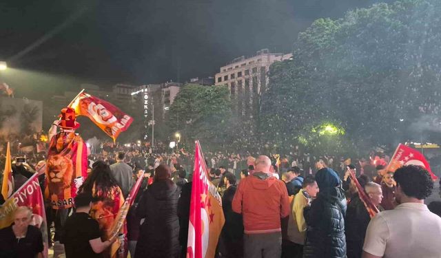 Galatasaraylı taraftarlar şampiyonluk heyecanını paylaştı