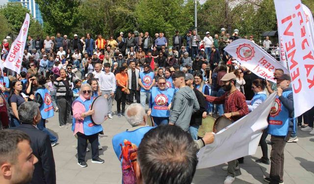 Kayseri'de 1 Mayıs halaylarla kutlandı