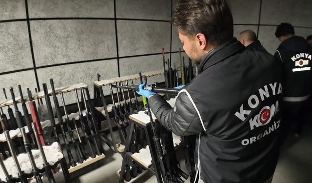 Konya'da çok sayıda yerli üretim makineli tüfek ve tabanca ele geçirildi, 11 kişi gözaltına alındı
