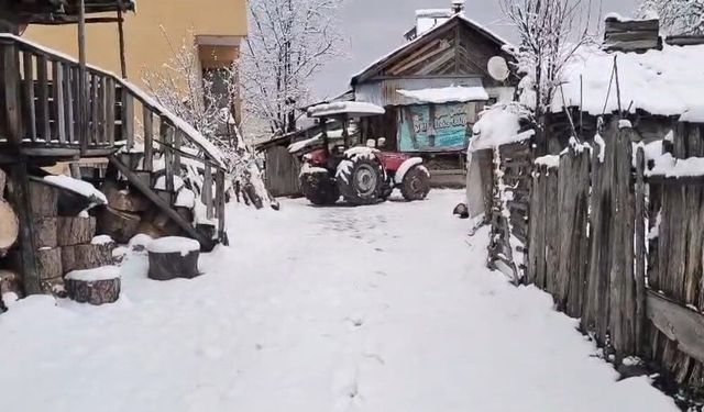 Sivas şaşırtmadı: Mayıs ayının başında kar yine yüzünü gösterdi