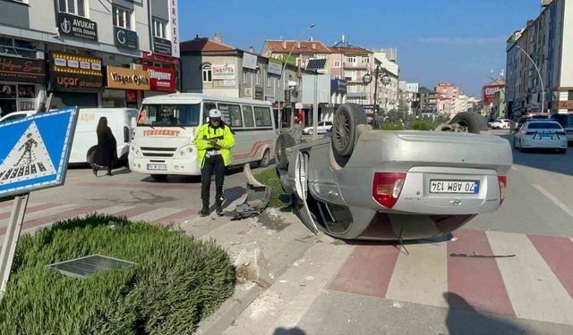 Takla atan otomobil sürücüsü yaralandı