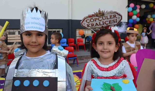 Miniklere bayat ekmekle yemek yapmayı öğrettiler
