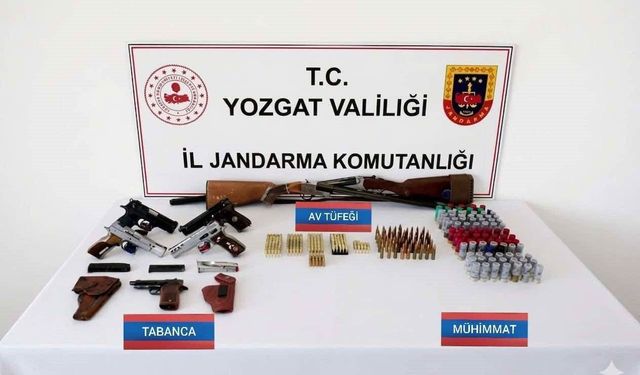 Ruhsatsız silahlara el konuldu