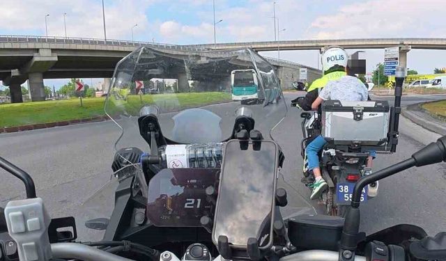 Sınava gireceği okulu karıştıran öğrenciyi motosikletli polisler yetiştirdi