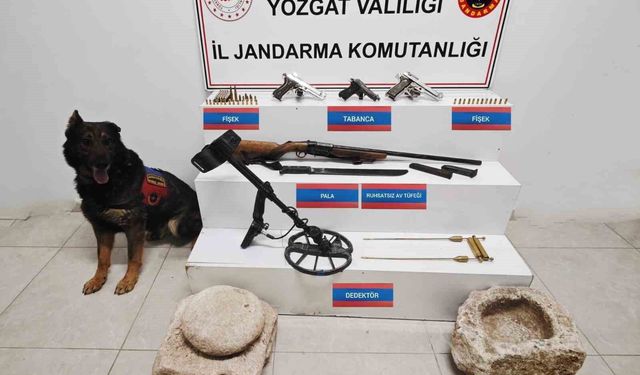 Tarihi eser nitelikli obje ve silahlar ele geçirildi
