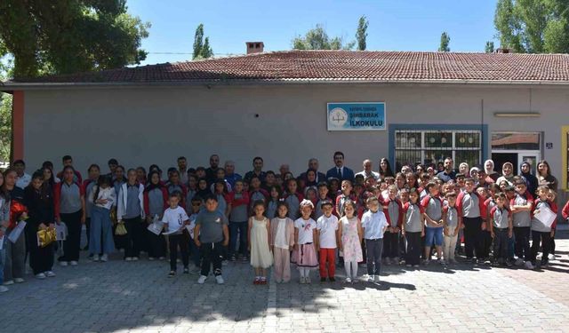 Tomarza'da protokol, öğrencilerin karne heyecanına ortak oldu