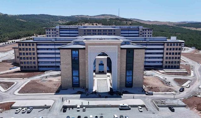15 milyar liralık dev sağlık yatırımında sona gelindi: 1071 yataklı hastane yıl sonunda açılacak