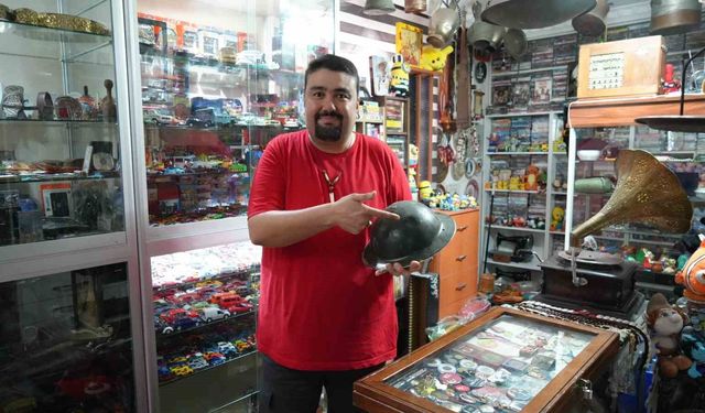 30 yıldır topladığı koleksiyonu için evinin bir odasını müzeye dönüştürdü