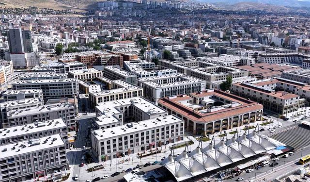 Bakan Kurum: 'Malatya'nın kalbi bakırcılar çarşımızda esnafımız kepenklerini açıyor'