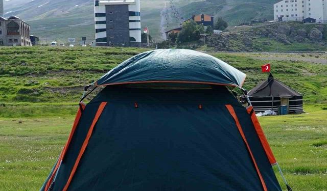 Erciyes'te çadır ve kamp sezonu devam ediyor
