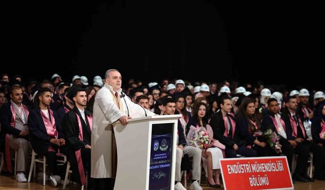 ERÜ'de 702 mühendis mezun oldu
