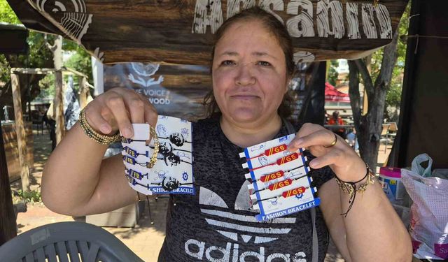 Evde oturmak yerine boncuklara hayat veriyor