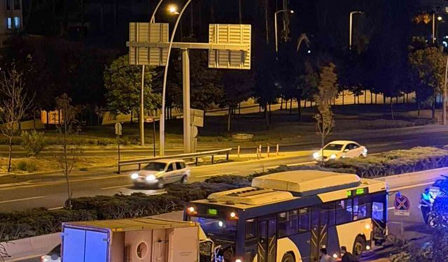 Kamyonet EGO otobüsüne çarptı