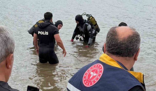 Oltasını düşürdüğü gölette boğularak hayatını kaybetti