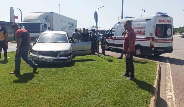 Otomobil ile kamyon çarpıştı: 3 yaralı