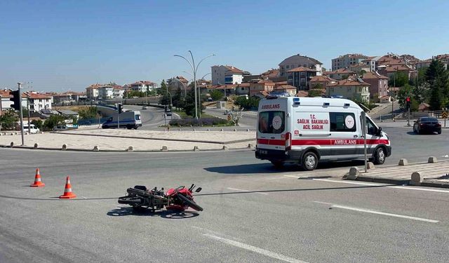 Otomobille motosiklet çarpıştı: 1 yaralı