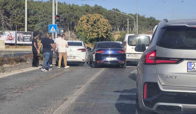 3 aracın karıştığı kazada hasar oluştu