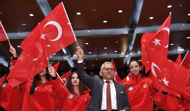 Başkan Büyükkılıç'tan Kayseri'yi tercih eden gençlere tebrik