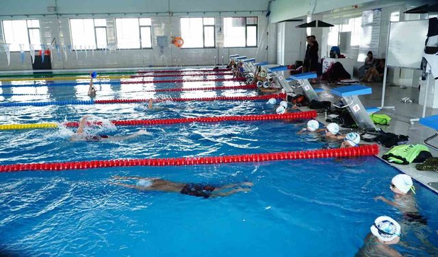 Erciyes Yüksek İrtifa Kamp Merkezi, profesyonel yüzme kulüplerinin yeni sezon hazırlık adresi oldu