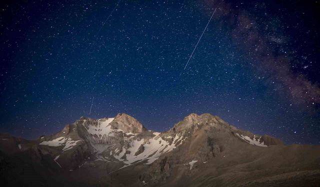 Erciyes'te Perseid Meteor Yağmuru görsel şölen oluşturdu