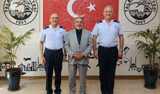 Komutanlardan Başkan Yalçın'a veda ziyareti