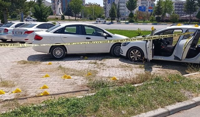 Otogarda karşılaşan husumetlilerin kavgası kanlı bitti: 2 yaralı