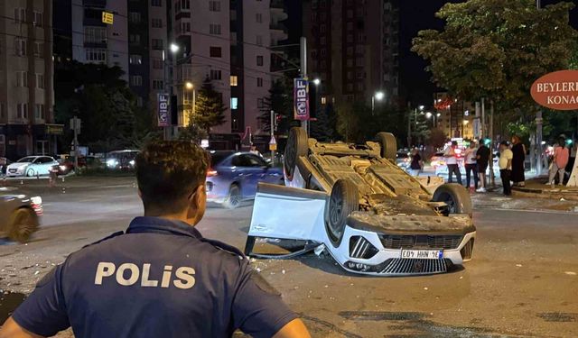 Otomobille çarpışan SUV araç takla attı: 2 yaralı