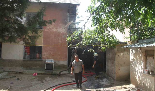 Peş peşe çıkan iki ayrı yangın paniğe neden oldu