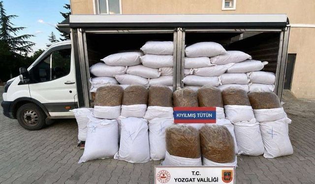Piyasa değeri 1 milyon 440 bin lira olan kaçak tütün ele geçirildi
