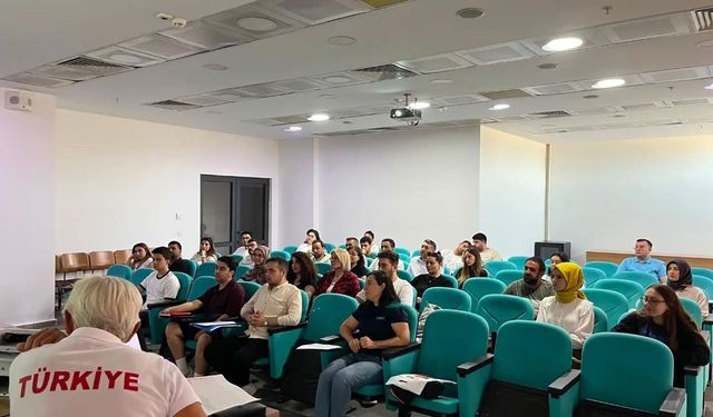 Sivas'ta 'yüzme'de aday hakem kursu başladı