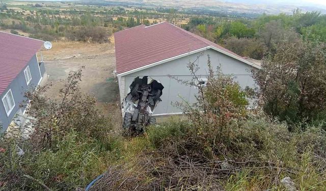 Traktör evin duvarını yıktı: 8 yaşındaki çocuk yaralandı