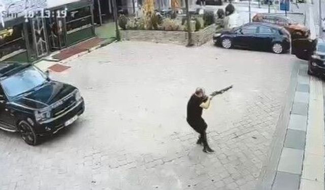 1 kişinin hayatını kaybettiği silahlı kavganın görüntüleri güvenlik kamerasına yansıdı