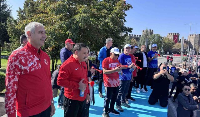 6. Yarı Maraton'da Halk Koşusu protokolün startı ile başladı