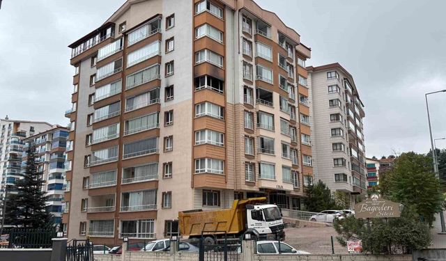 Evde çıkan yangında mahsur kalan anne ile oğlu kurtarıldı