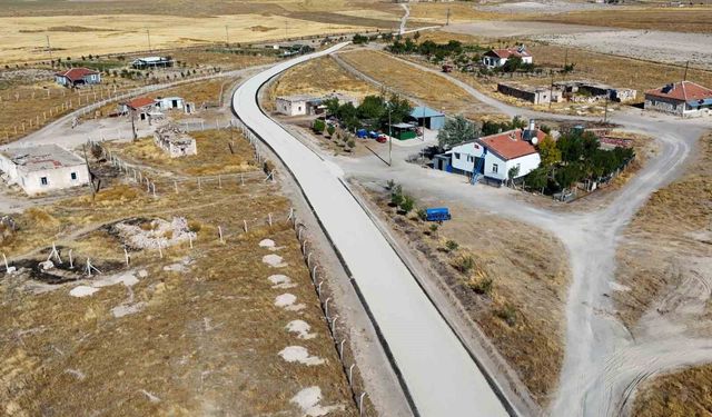 Köy yollarının asfaltları devam ediyor
