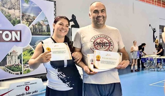 Niğdeli veteran badmintonculardan Türkiye Şampiyonası'nda 5 madalya