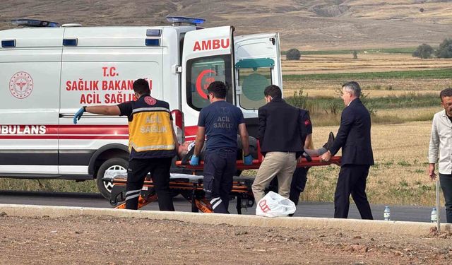 Otomobiller kavşakta çarpıştı: 4 kişi yaralandı
