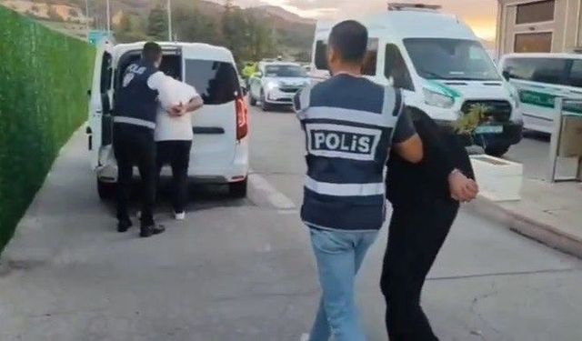 'Polis ve savcıyız' diyerek kandırdılar, altınlarla kaçarken yakalandılar