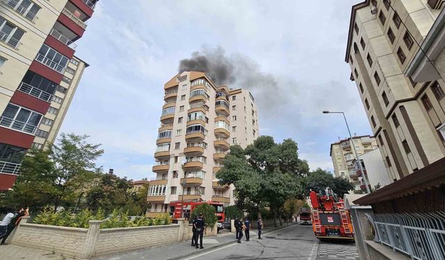 9 katlı binanın çatı katında yangın