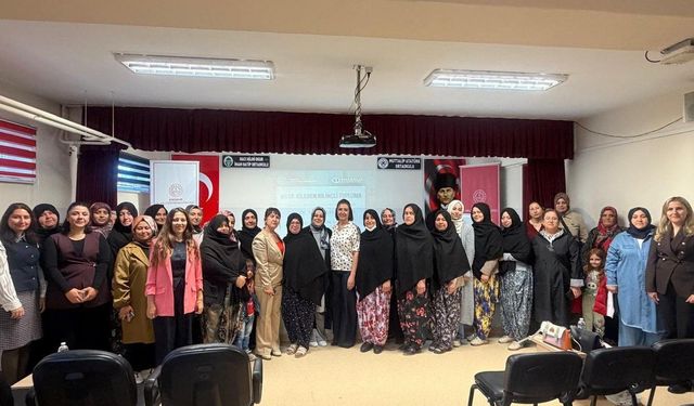 'Bilge Aileden Bilinçli Topluma Projesi' kapsamında velilere seminer verildi