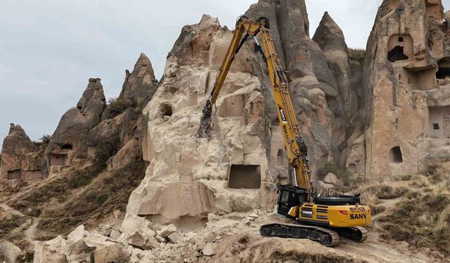 Göreme'de bir kısmı çöken peribacasının çevresinde temizlik çalışmaları başladı