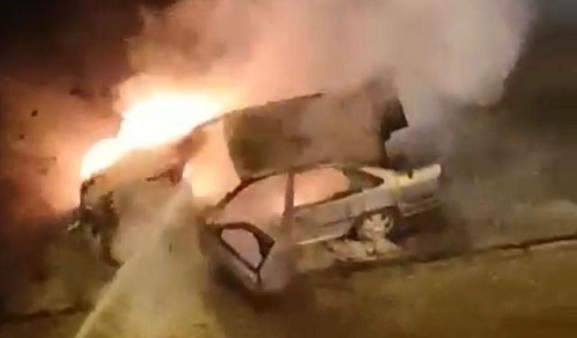 Kayseri'de park halindeki otomobil alev alev yandı