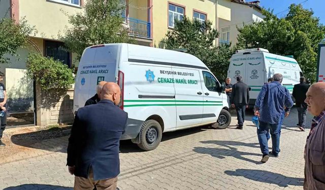 Konya'da kazada hayatını kaybeden aynı aileden 3 kişi son yolculuğuna uğurlandı